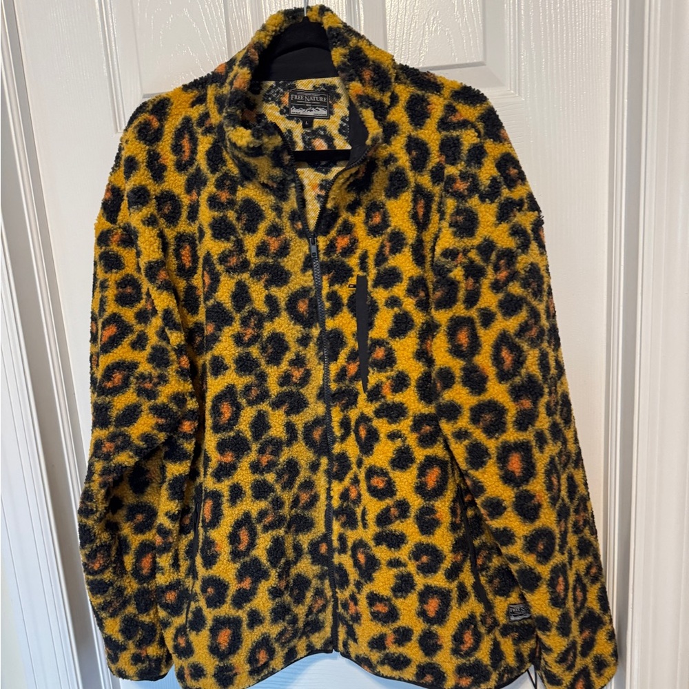 Free Nature Animal Design Zip Up LARGE - Picture 2 of 13